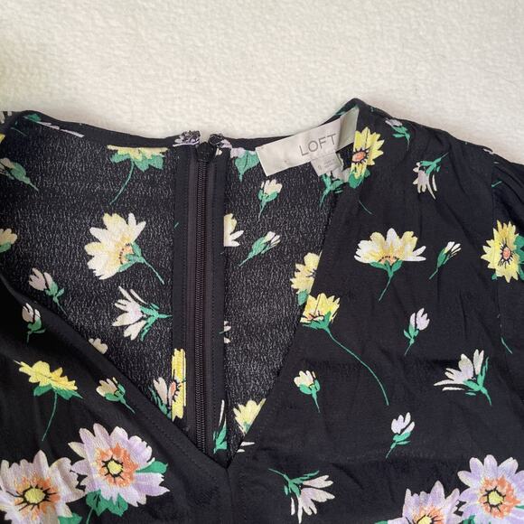 LOFT Black Peplum Style Floral Short Sleeve Blouse with Back Zipper - Size 0 - Picture 2 of 5